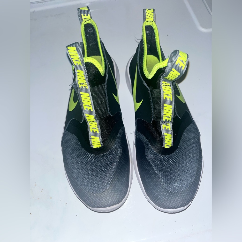 Nike Flex runners size 6 in women’s